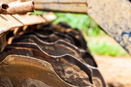 从犁到耙 传统农具的演进与作用